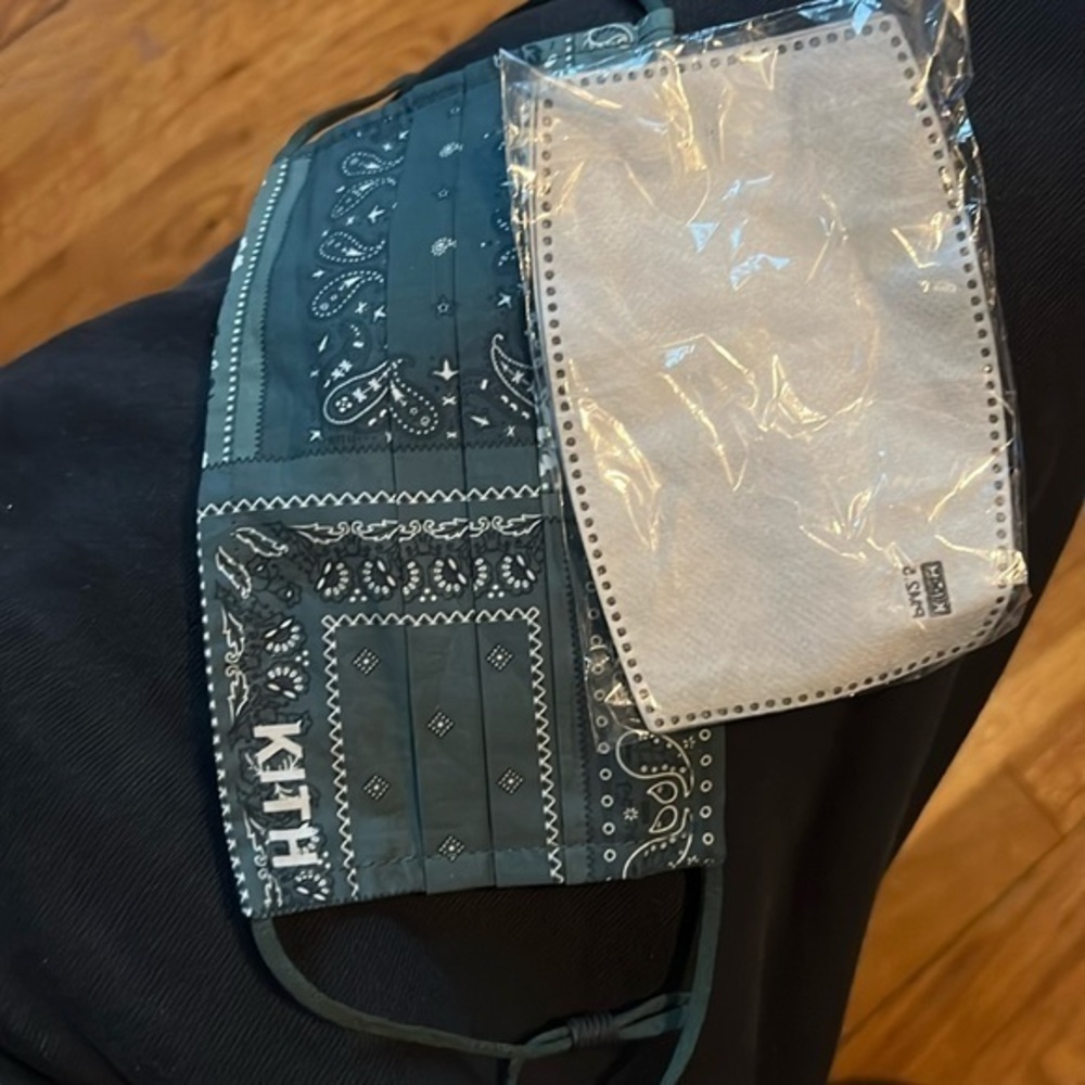 Kith face mask with filter